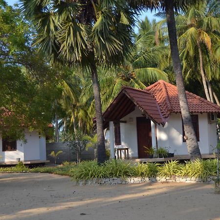 Nirukthie Beach Resort&Restaurant Kalpitiya Exterior foto