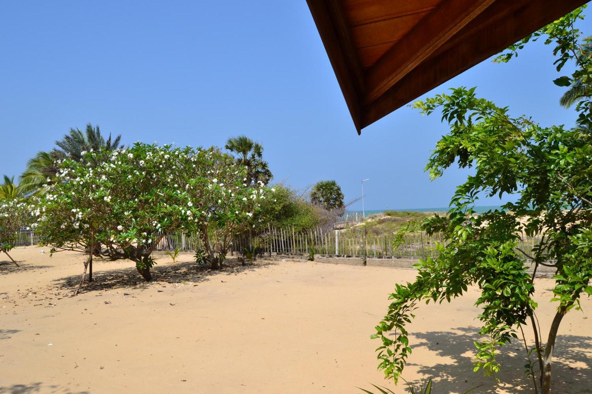 Nirukthie Beach Resort&Restaurant Kalpitiya Exterior foto